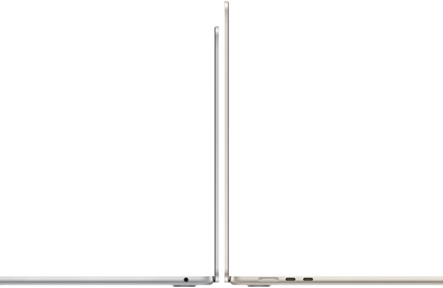 Вид сбоку на 13-дюймовую и 15-дюймовую модели MacBook Air в цветах Silver и Starlight, открытые и спина к спине.
