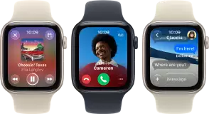 Drei Apple Watch SE 3 Geräte nebeneinander, eines zeigt die Apple Music App, eines einen eingehenden Telefonanruf und eines eine Unter­haltung in Nachrichten