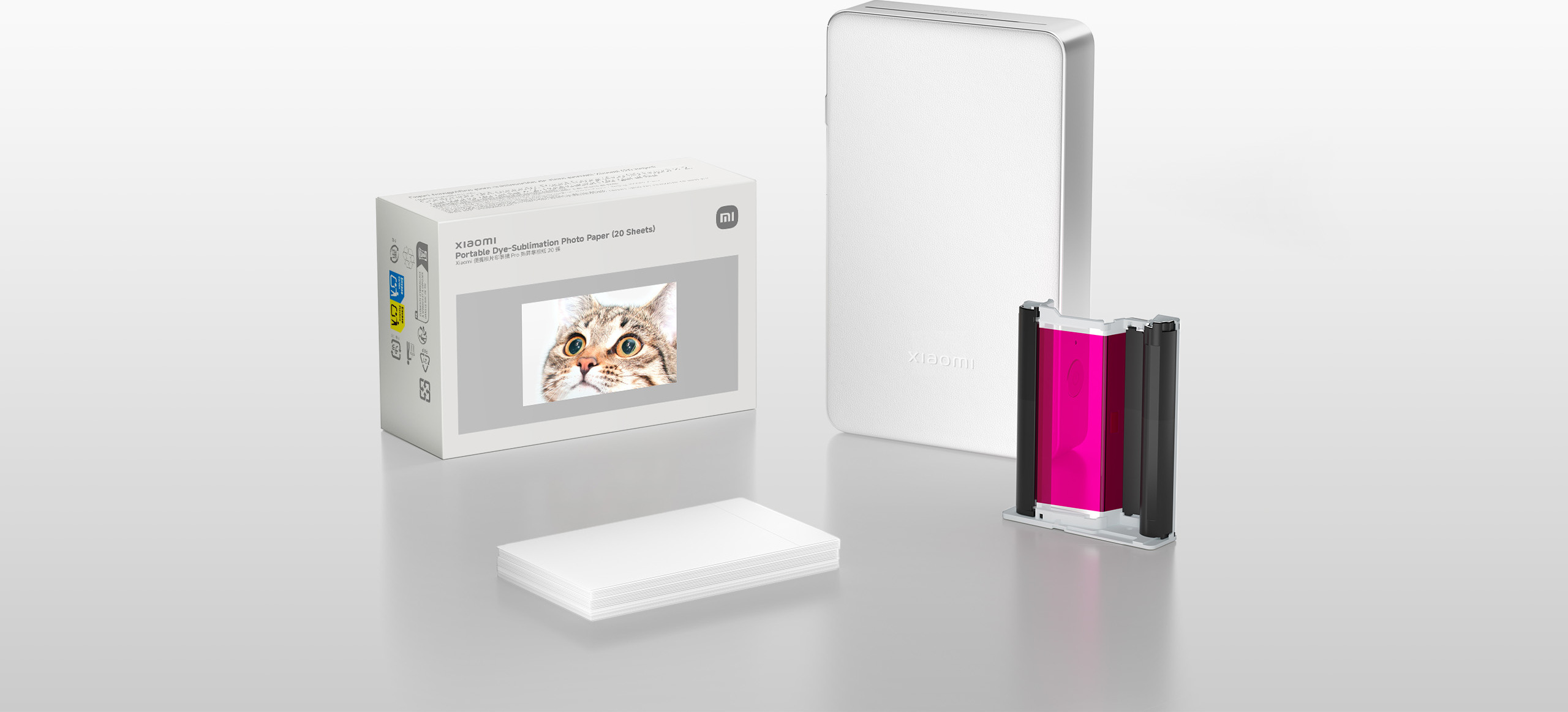 Опаковката на Xiaomi Portable Dye-Sublimation Photo Paper (20 Sheets) до принтера, стек фотохартия и мастилена касета