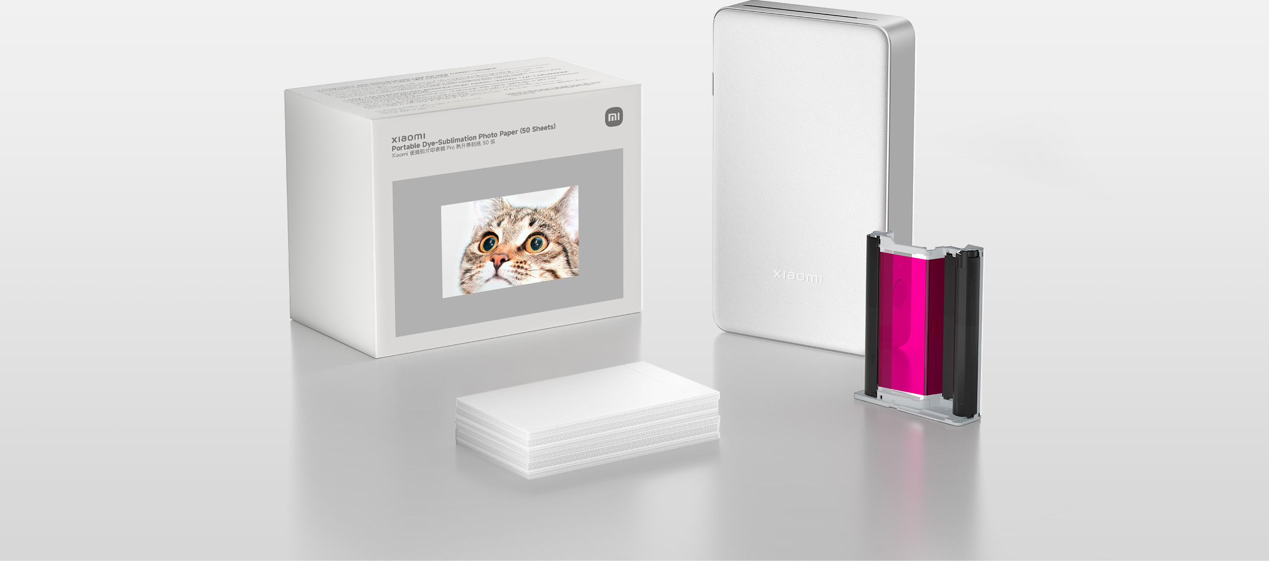 Опаковката на Xiaomi Portable Dye-Sublimation Photo Paper (50 Sheets) до принтера, стек фотохартия и мастилена касета