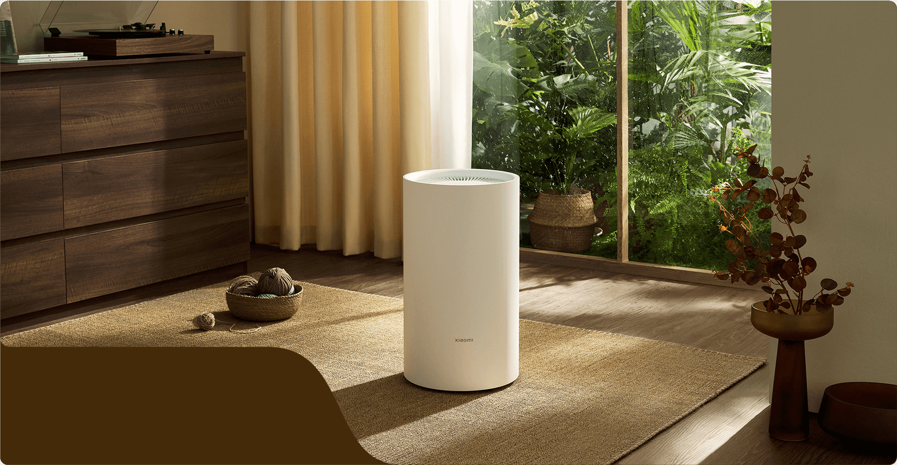 Xiaomi Smart Dehumidifier Lite работи в стая до прозореца