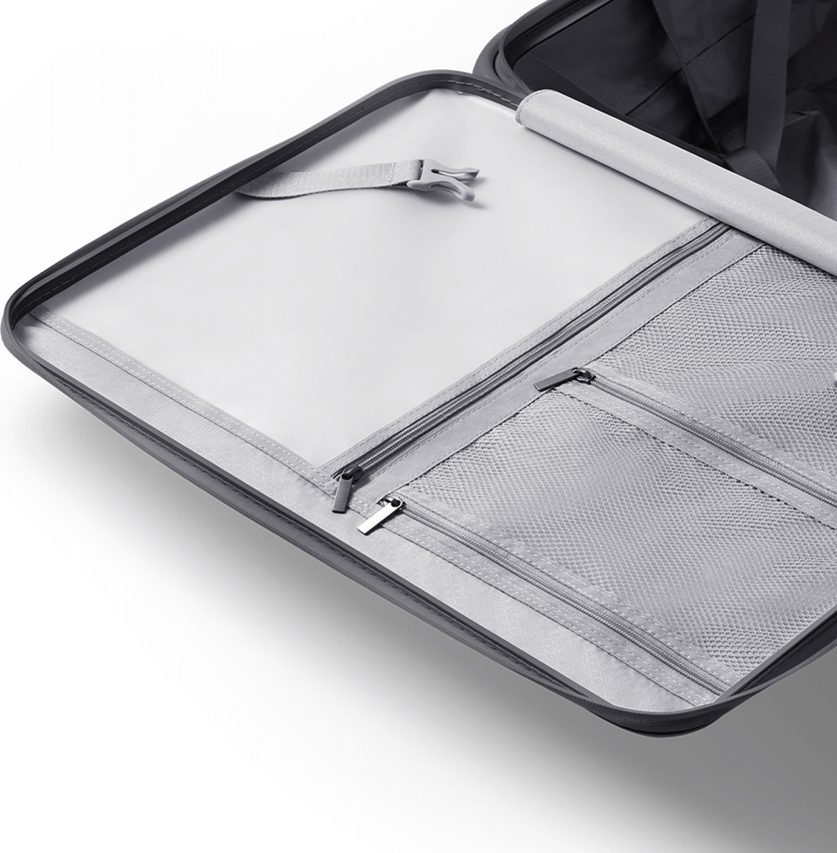 Вътрешна страна на предния капак на Xiaomi Front Opening Luggage 20" с PEVA и мрежести отделения
