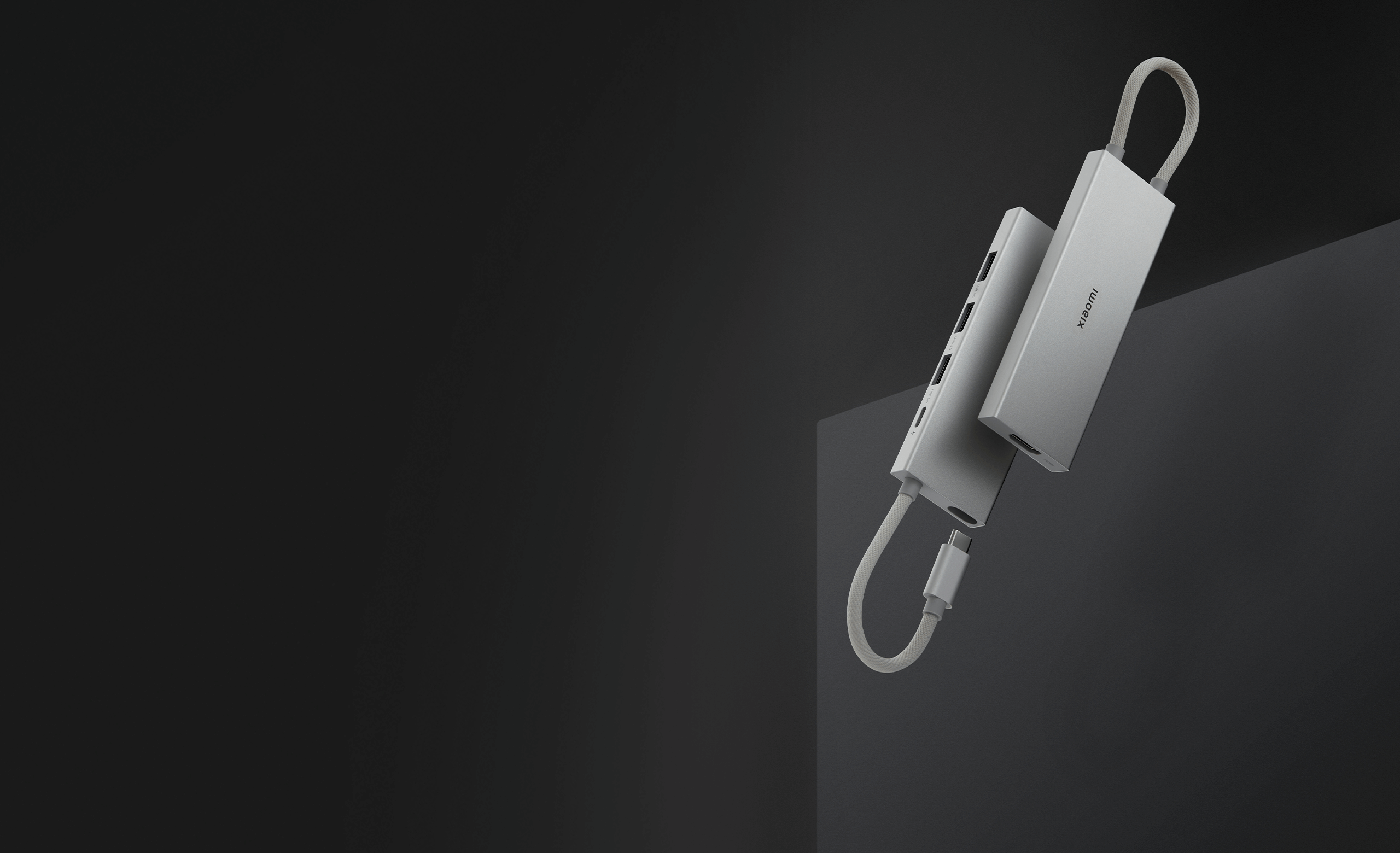 Xiaomi 5-in-1 Type-C Hub с алуминиев корпус, вграден Type-C кабел и петте порта