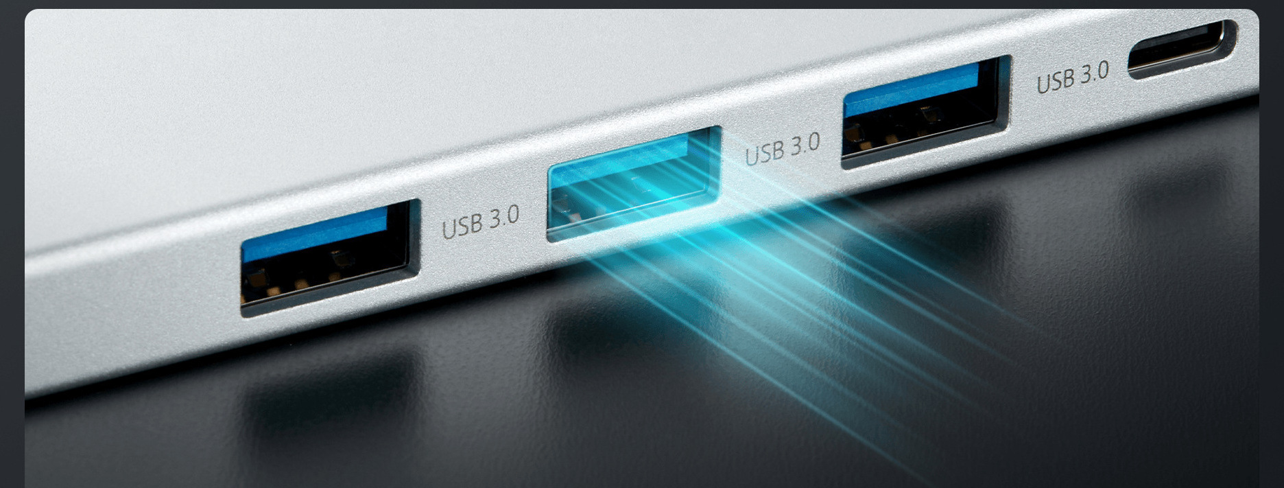 Трите USB 3.0 порта на Xiaomi 5-in-1 Type-C Hub в близък план