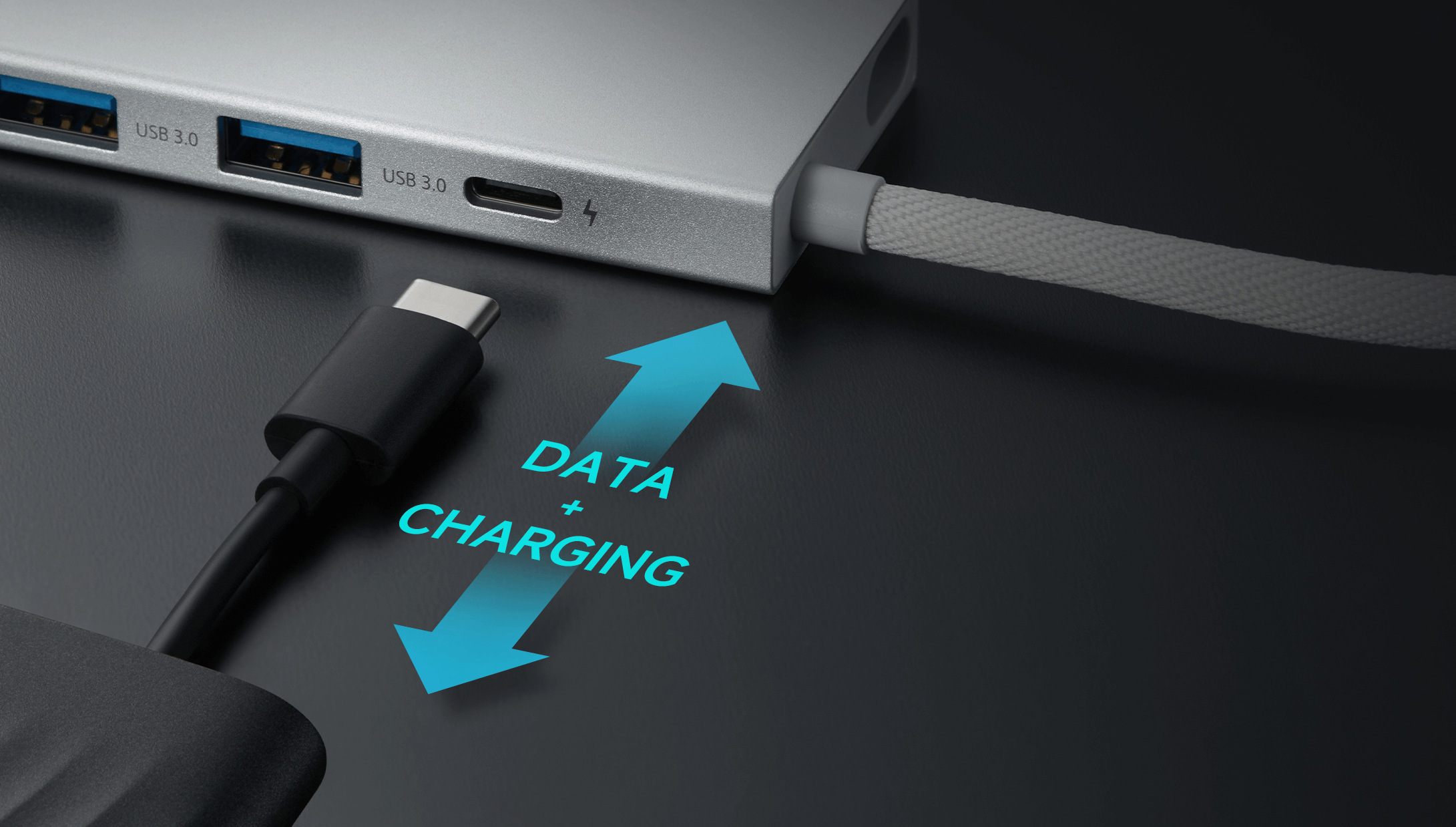 Type-C портът на Xiaomi 5-in-1 Type-C Hub за зареждане и пренос на данни