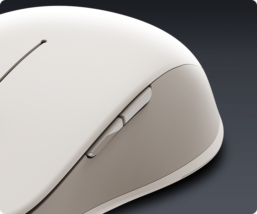 Близък план на страничните бутони напред и назад на Xiaomi Dual-mode Wireless Mouse 2
