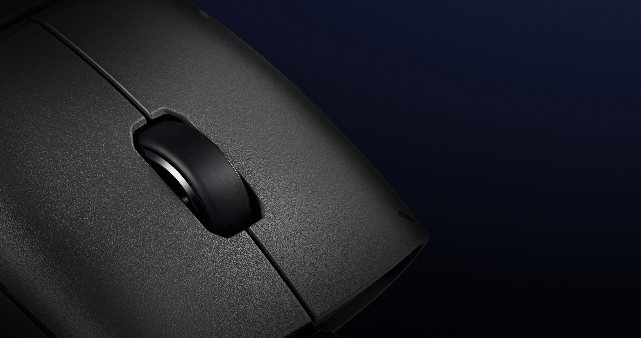 Колелцето за превъртане на гейминг мишката Xiaomi Gaming Mouse Lite в близък план