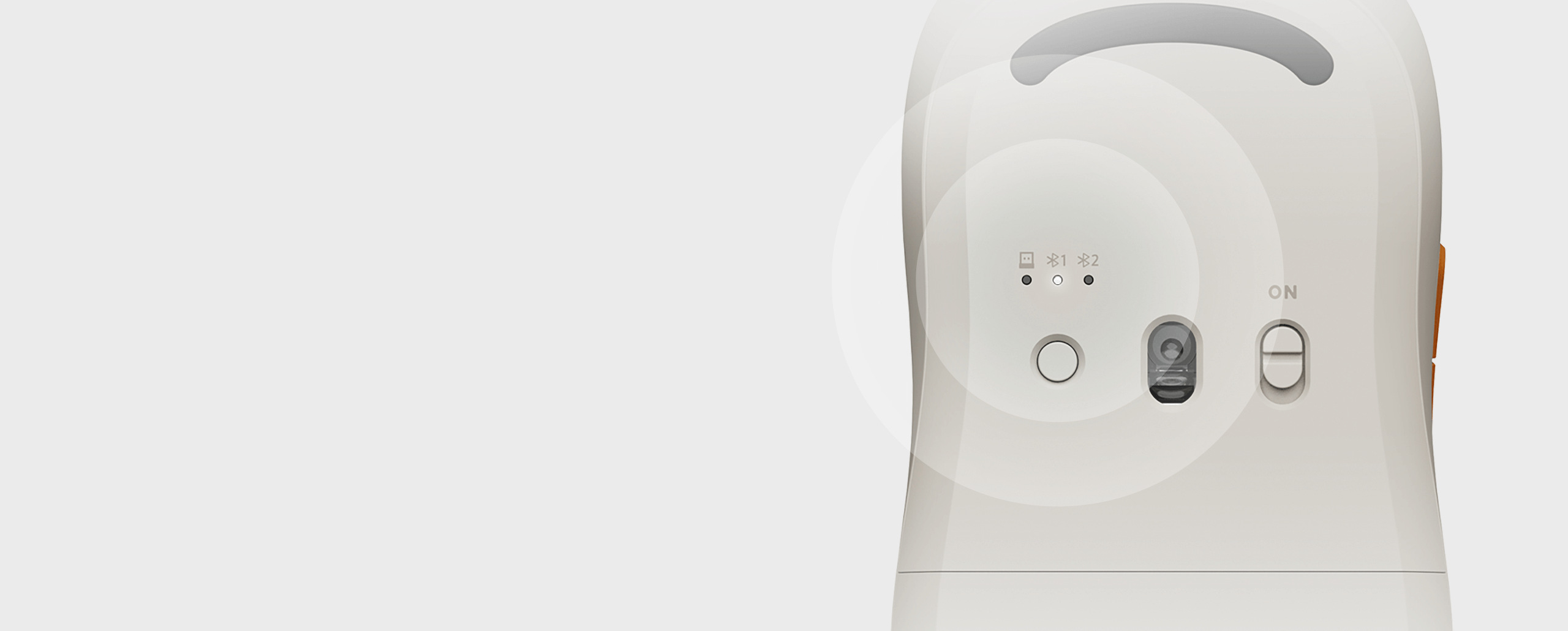 Долната страна на Xiaomi Wireless Mouse 3 с функционалния бутон за смяна на канала