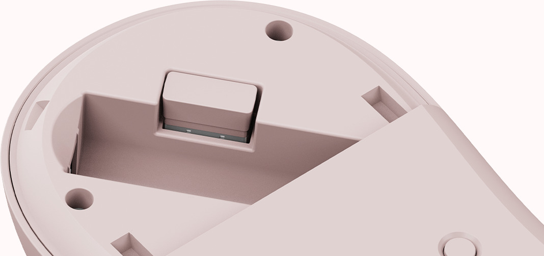 Отделението за нано приемника от долната страна на Xiaomi Wireless Mouse 3