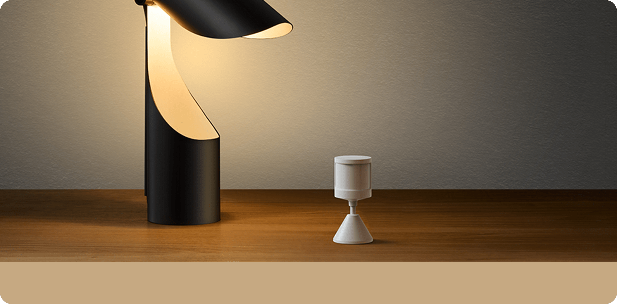 Xiaomi Motion Sensor 2S работи заедно с настолна лампа според измерената осветеност