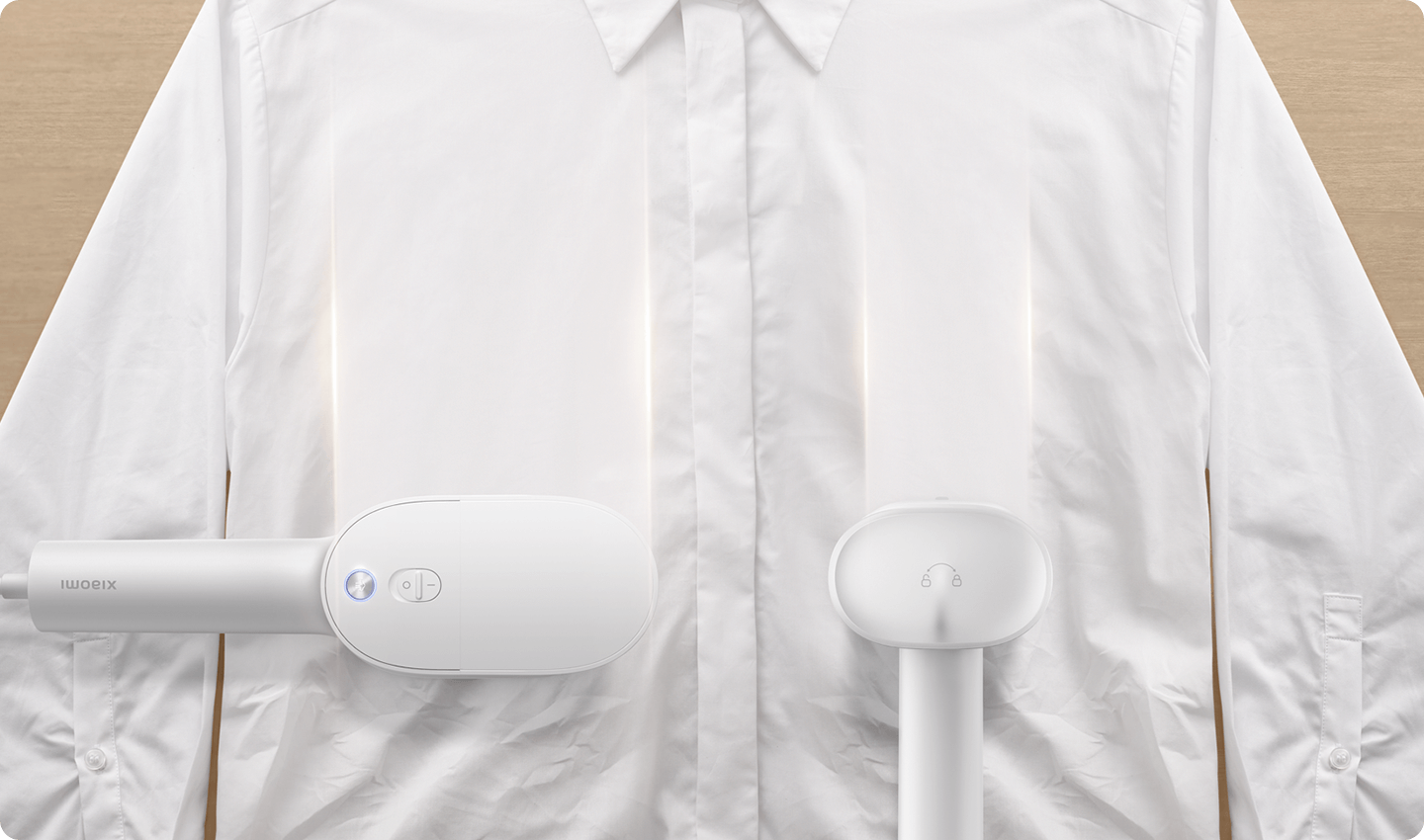 Сравнение на гладещата плоча на Xiaomi Handheld Steam Iron върху бяла риза