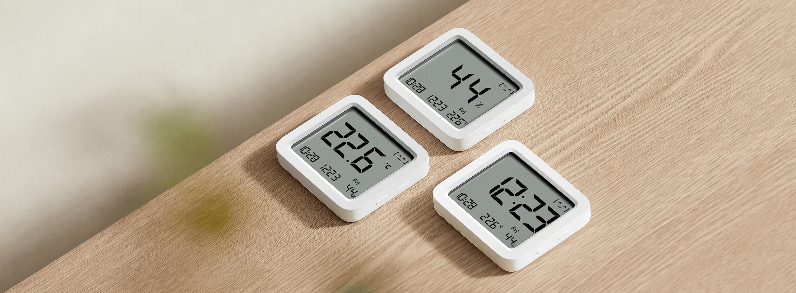 Три режима на екрана на Xiaomi Smart Temperature and Humidity Monitor 3 – температура, влажност и час