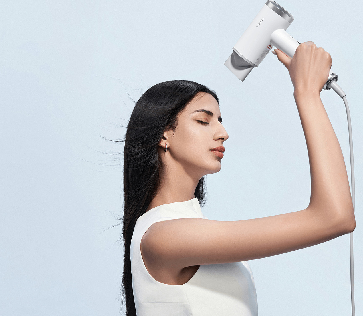 Оформяне на прическа със студен въздух с Xiaomi High-speed Ionic Hair Dryer