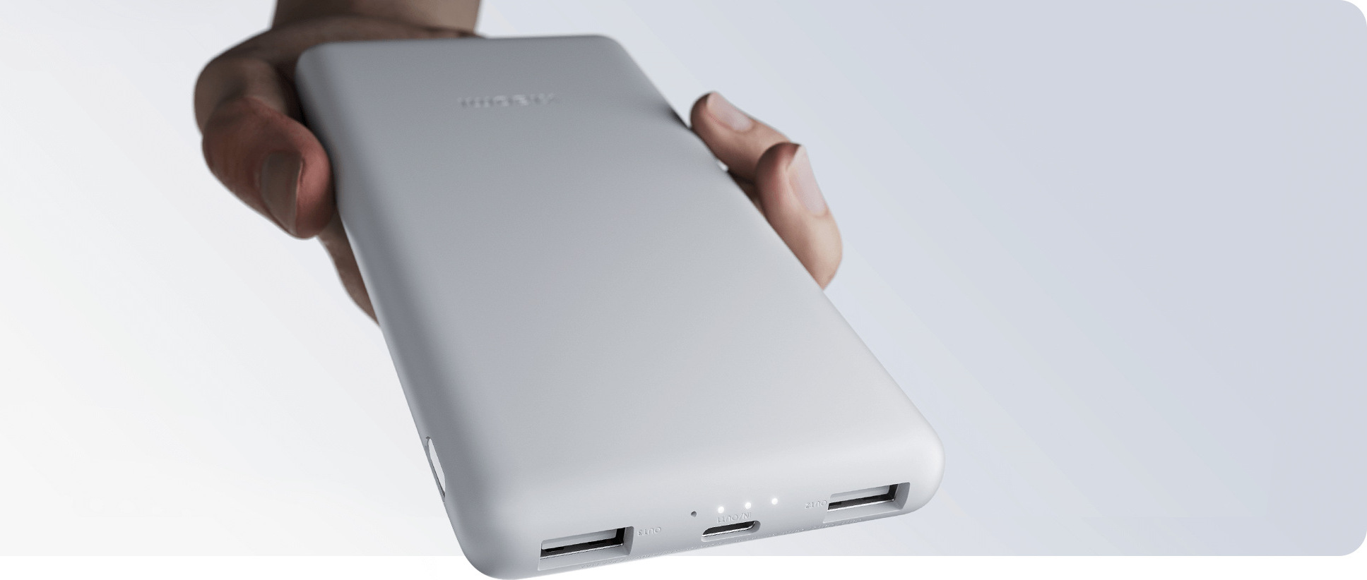 Три изхода на Xiaomi Power Bank 10000mAh 22.5W Lite: USB-C и два USB-A порта