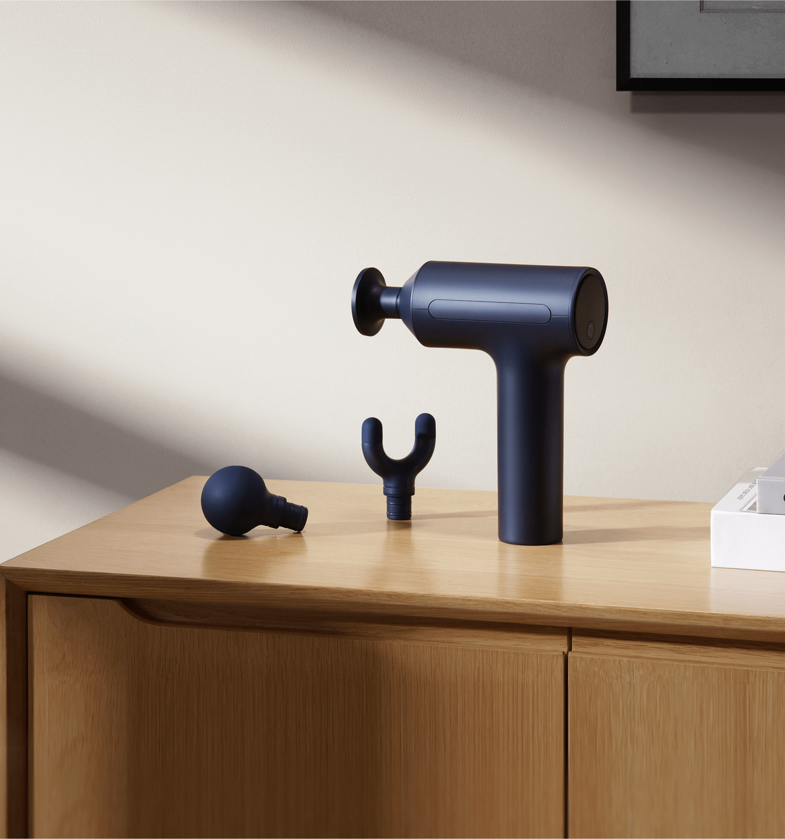 Xiaomi Massage Gun 2 с топчест и вилковиден накрайник