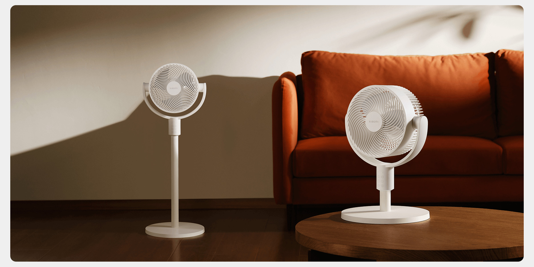 Компактен корпус на Xiaomi Smart Standing Air Circulation Fan за бюро или под