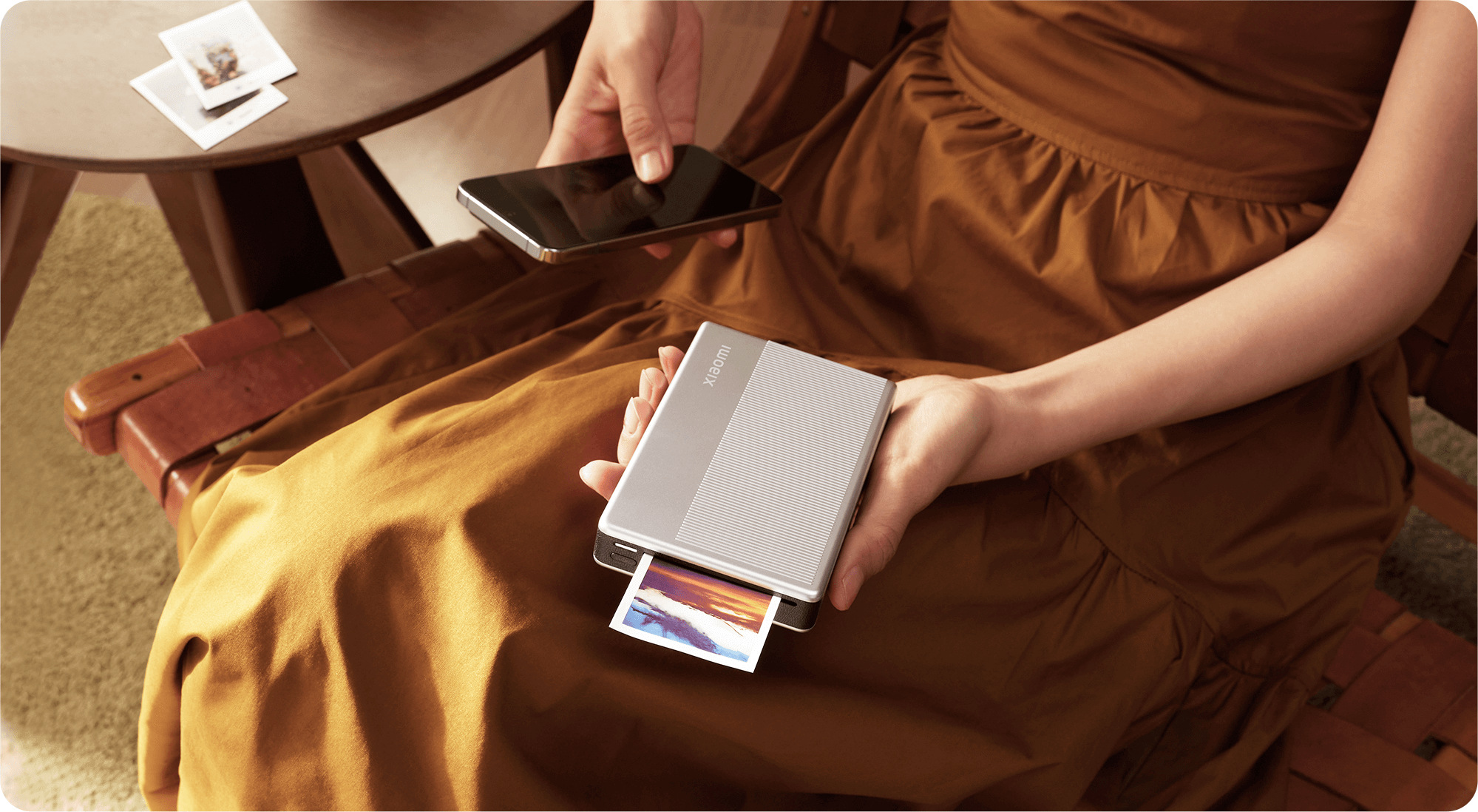 Снимка се изпраща от телефон към Xiaomi Portable Photo Printer 1S по Bluetooth