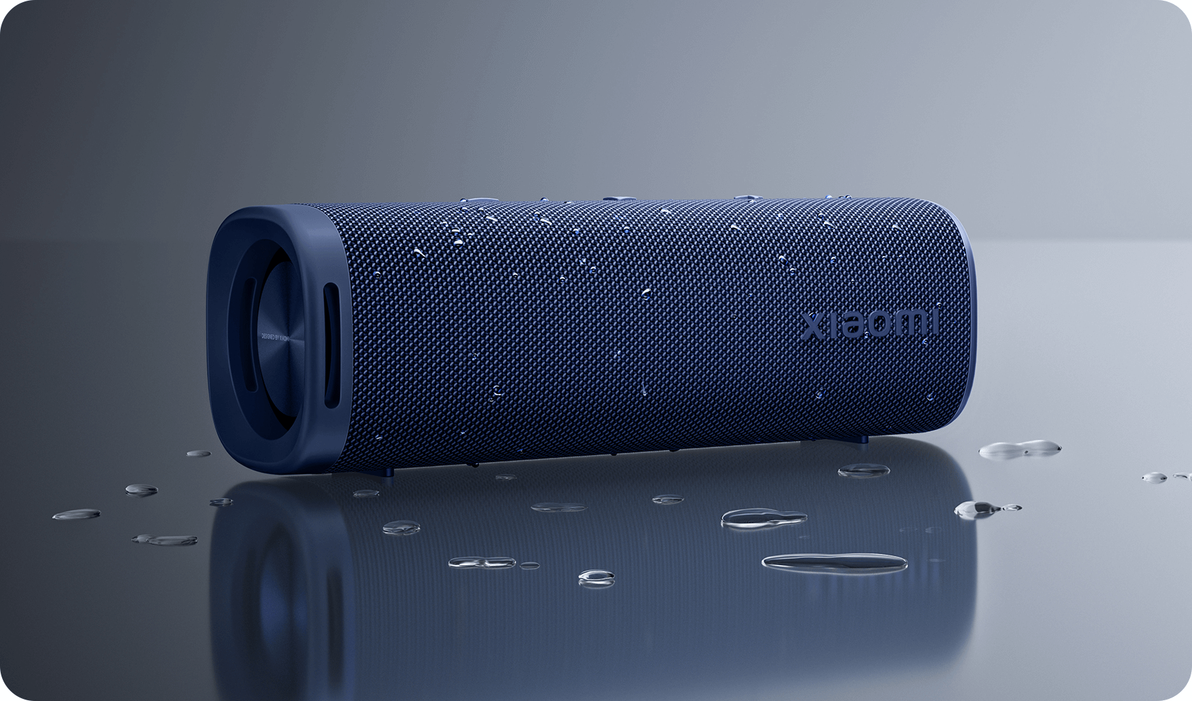 Xiaomi Sound Outdoor 30W в синьо с водни капки по текстилната мрежа