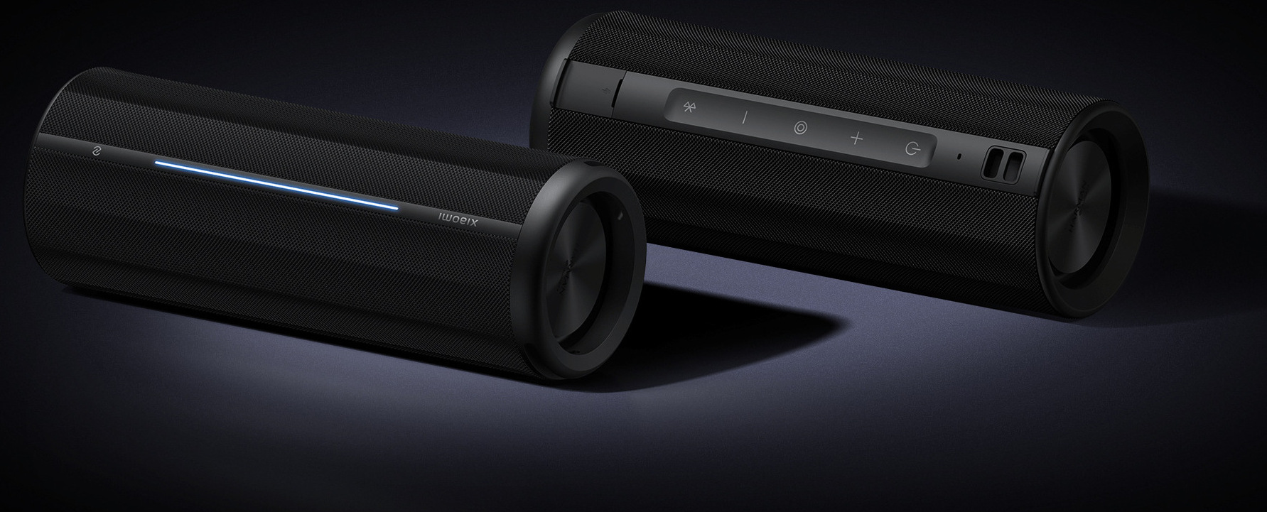 Xiaomi Bluetooth Speaker в изглед отпред и отзад с порт USB Type-C под защитно капаче