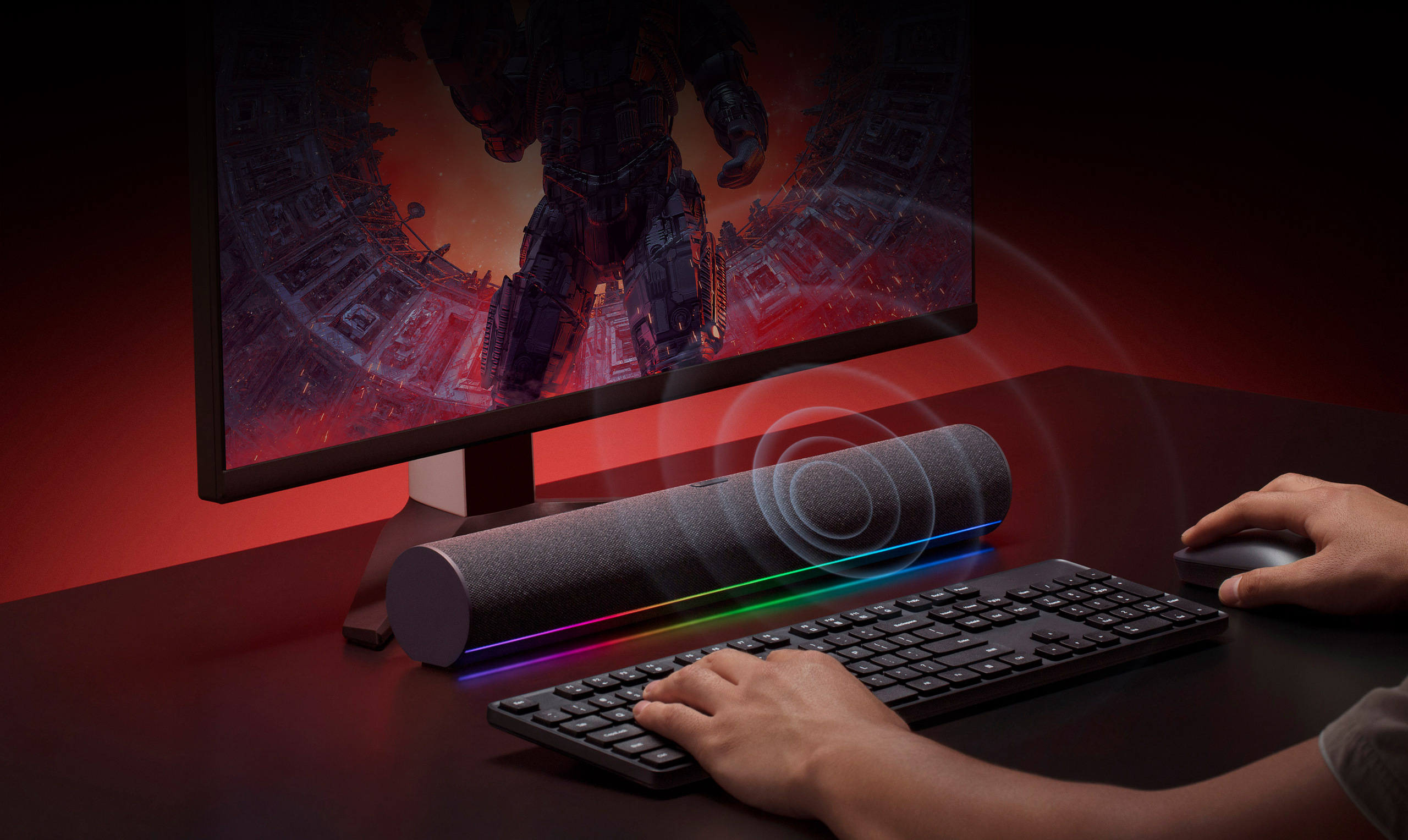 Xiaomi Desktop Speaker в употреба пред монитор с клавиатура и мишка