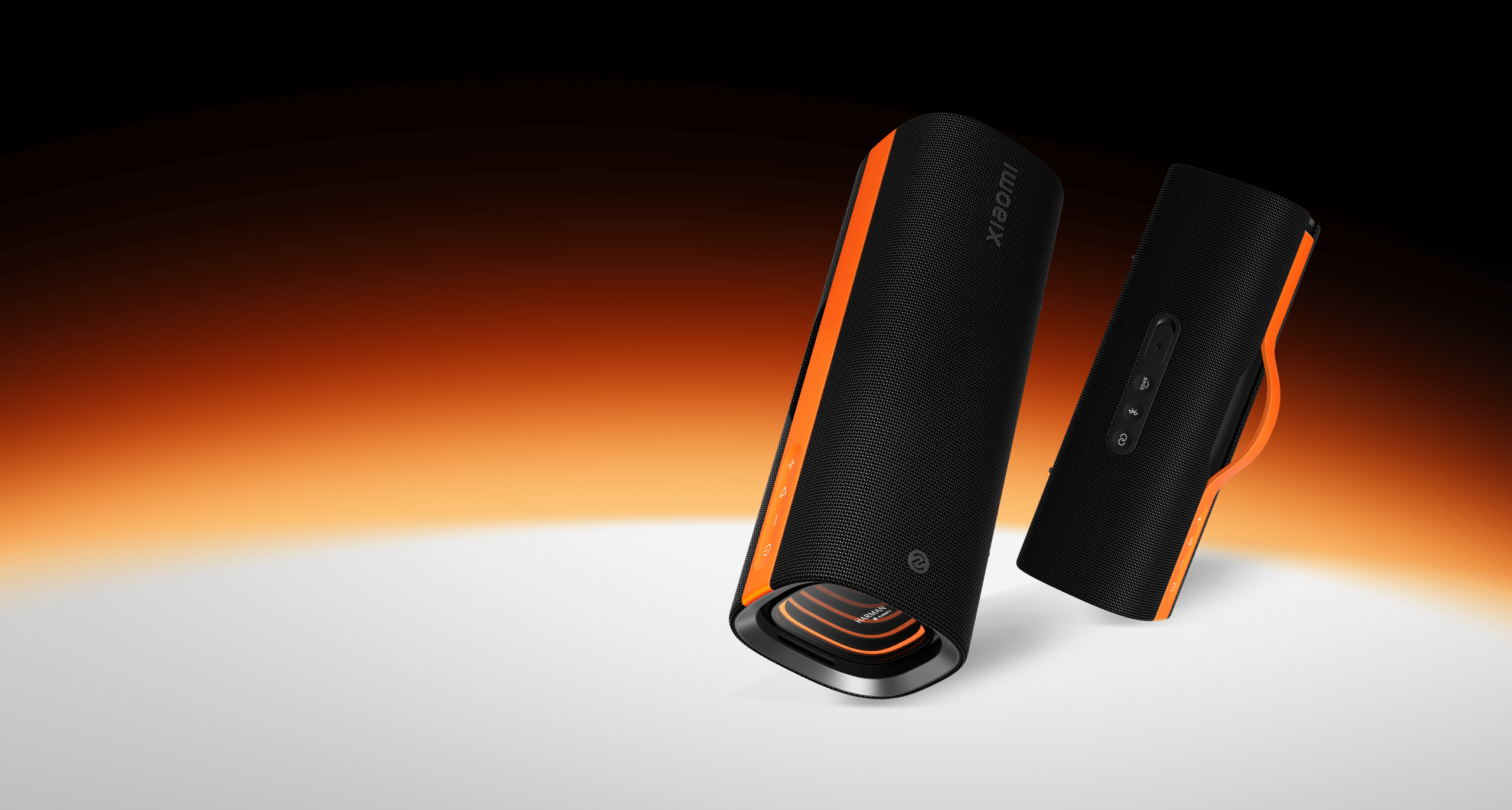 Преносима колонка Xiaomi Sound Party в черно и оранжево – изглед отпред и отзад