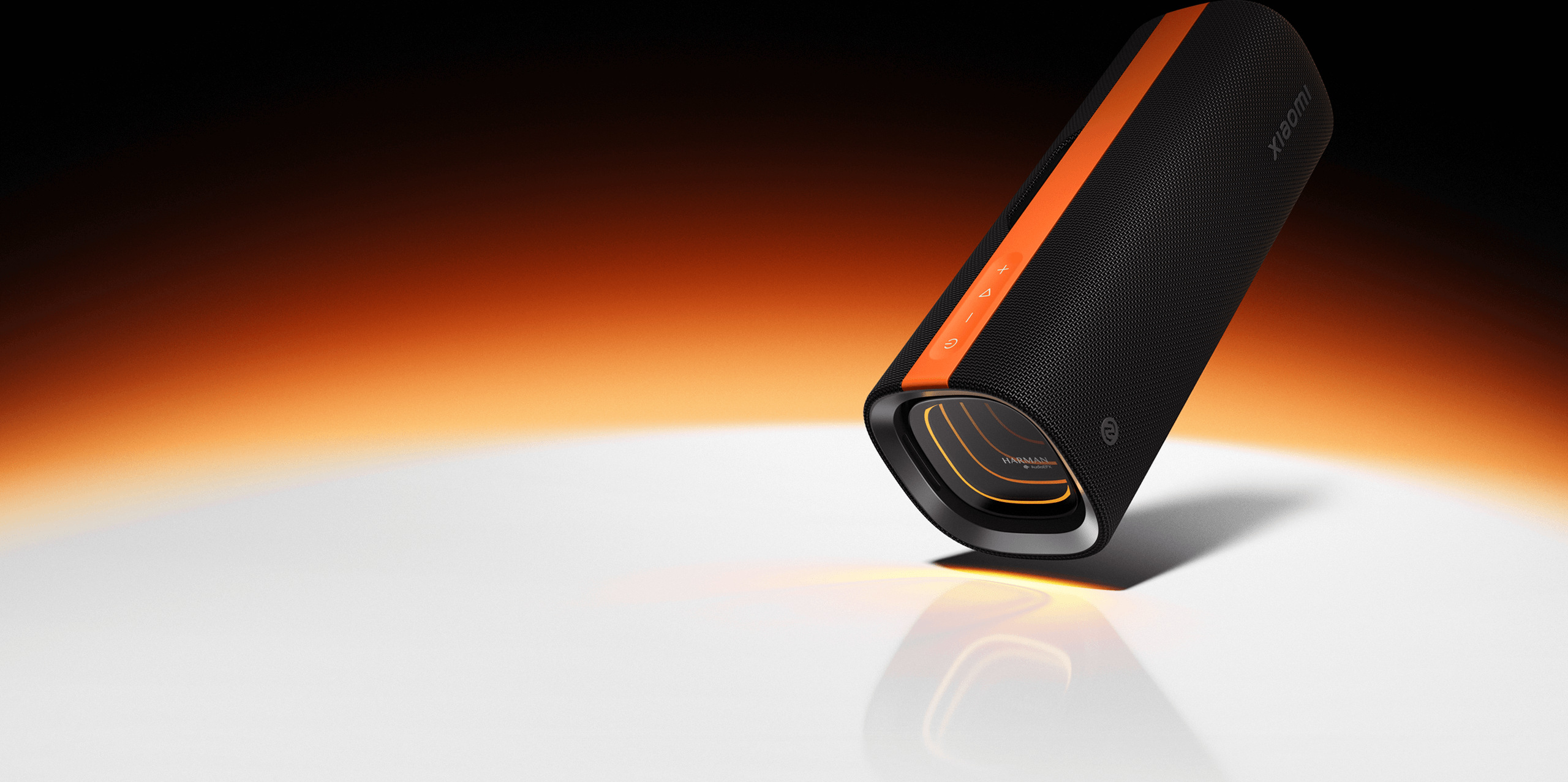 Дизайнът на преносимата колонка Xiaomi Sound Party в оранжево и черно