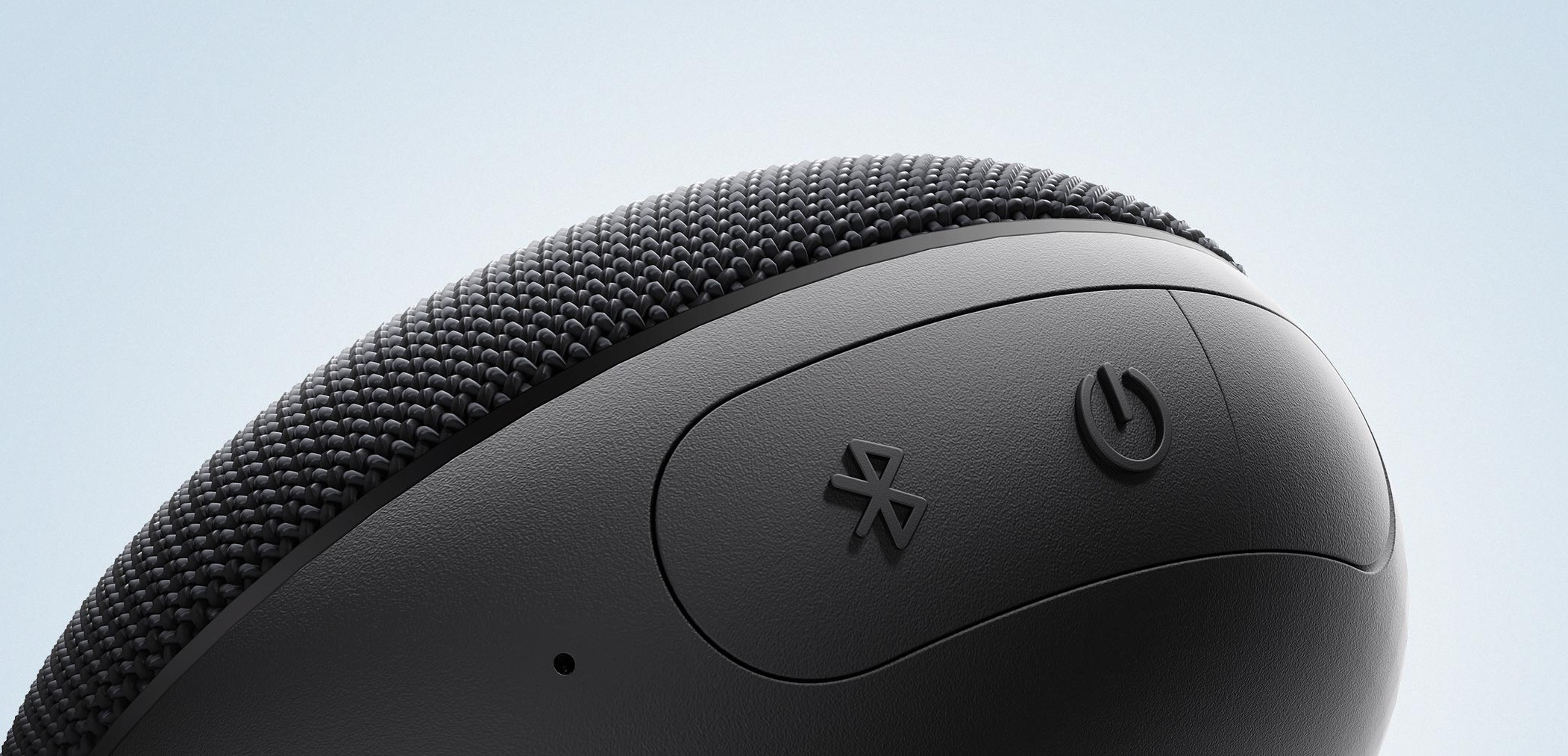 Близък план на бутоните за Bluetooth и захранване на Xiaomi Bluetooth Speaker Essential