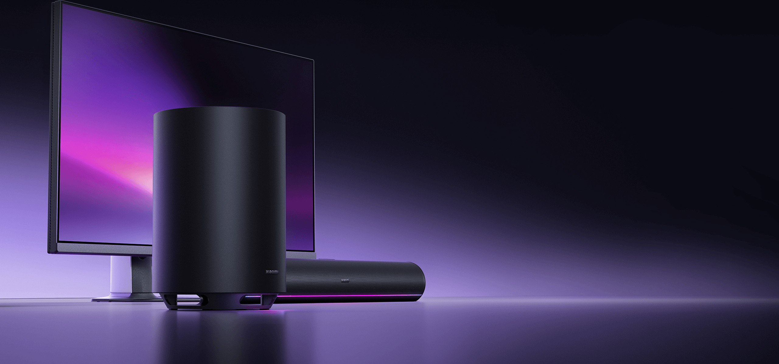 Безжичният субуфер и основната колона Xiaomi Desktop Speaker Pro Set до монитор