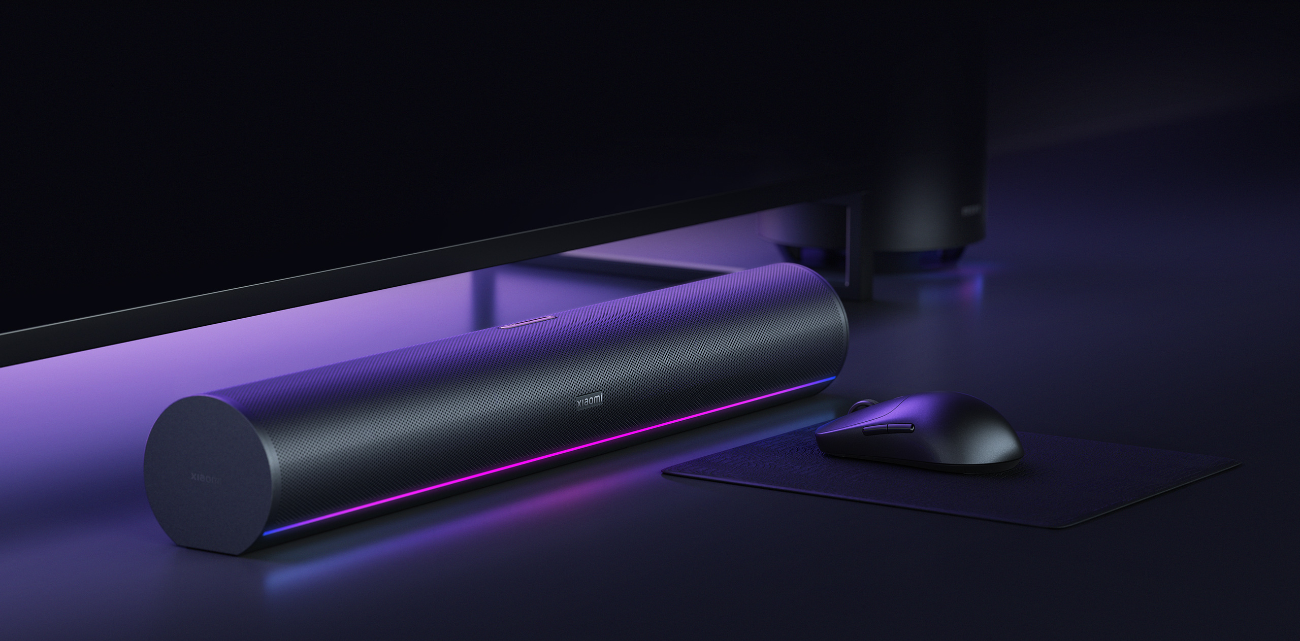 Металната решетка на основната колона Xiaomi Desktop Speaker Pro Set върху бюро